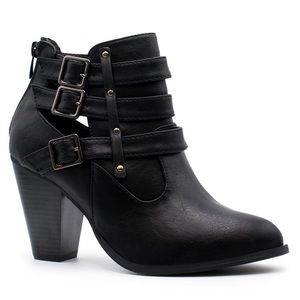 Forever buckle strap ankle boots 6 1/2 never worn